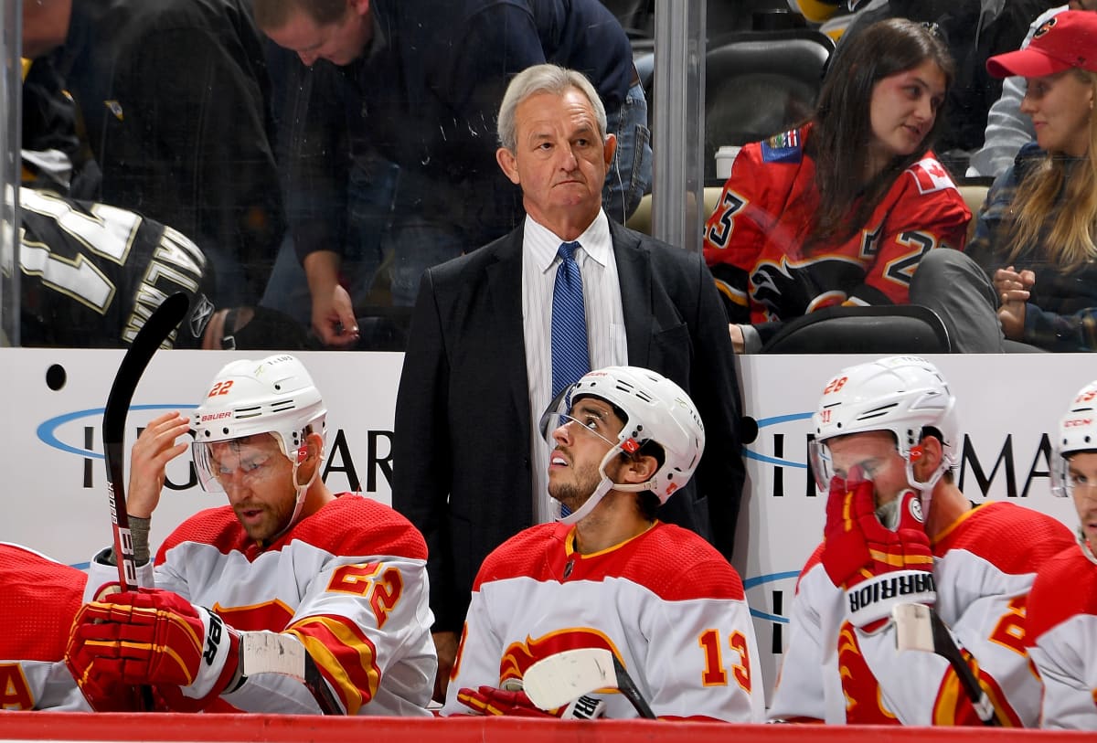 Calgary Flamesin päävalmentaja Darryl Sutter.