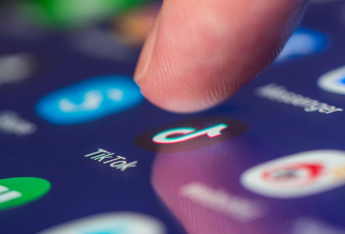 Suomalaisten Varusmiesten Hulvaton Disney Teemainen Tiktok Video Naurattaa Ympari Maailmaa Miehet Tanssivat Tutun Lastenohjelman Tunnarin Tahtiin Yle Uutiset Yle Fi