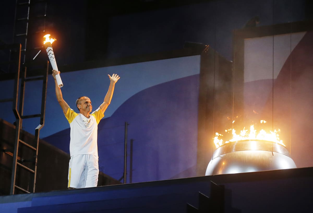 Brasilialaisjuoksija Vanderlei de Lima sytytti olympiatulen Rio de Janeirossa 5. elokuuta.