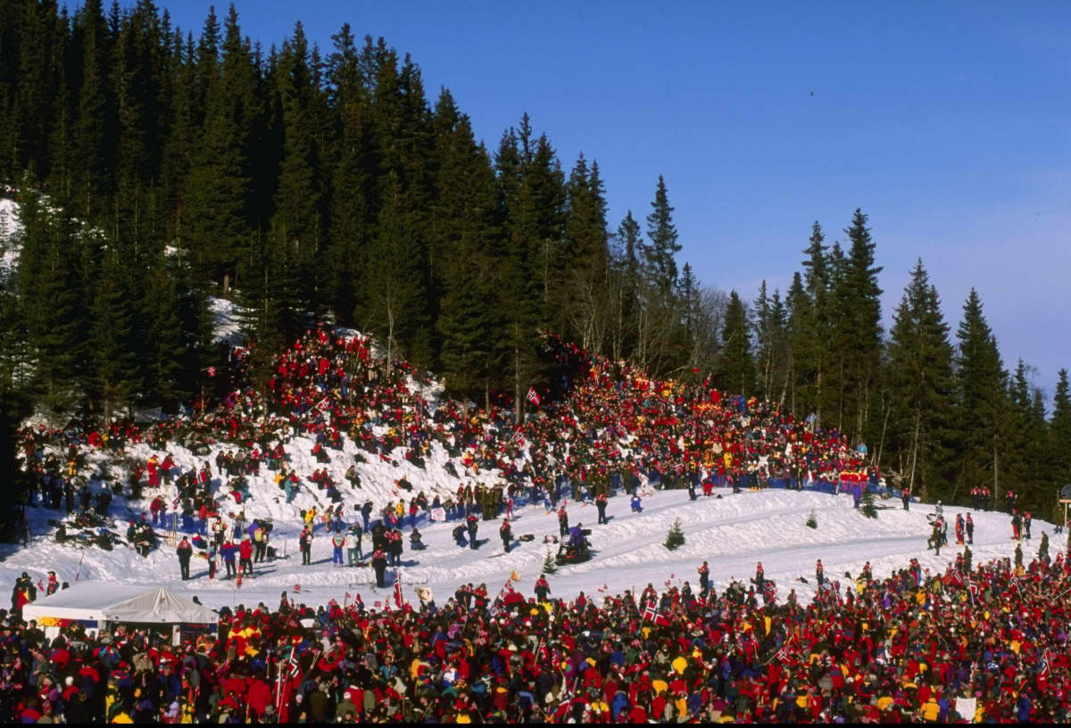 Vuoden 1997 Trondheimin MM-kisoissa yleisöä riitti maastoonkin kymmeniä tuhansia.