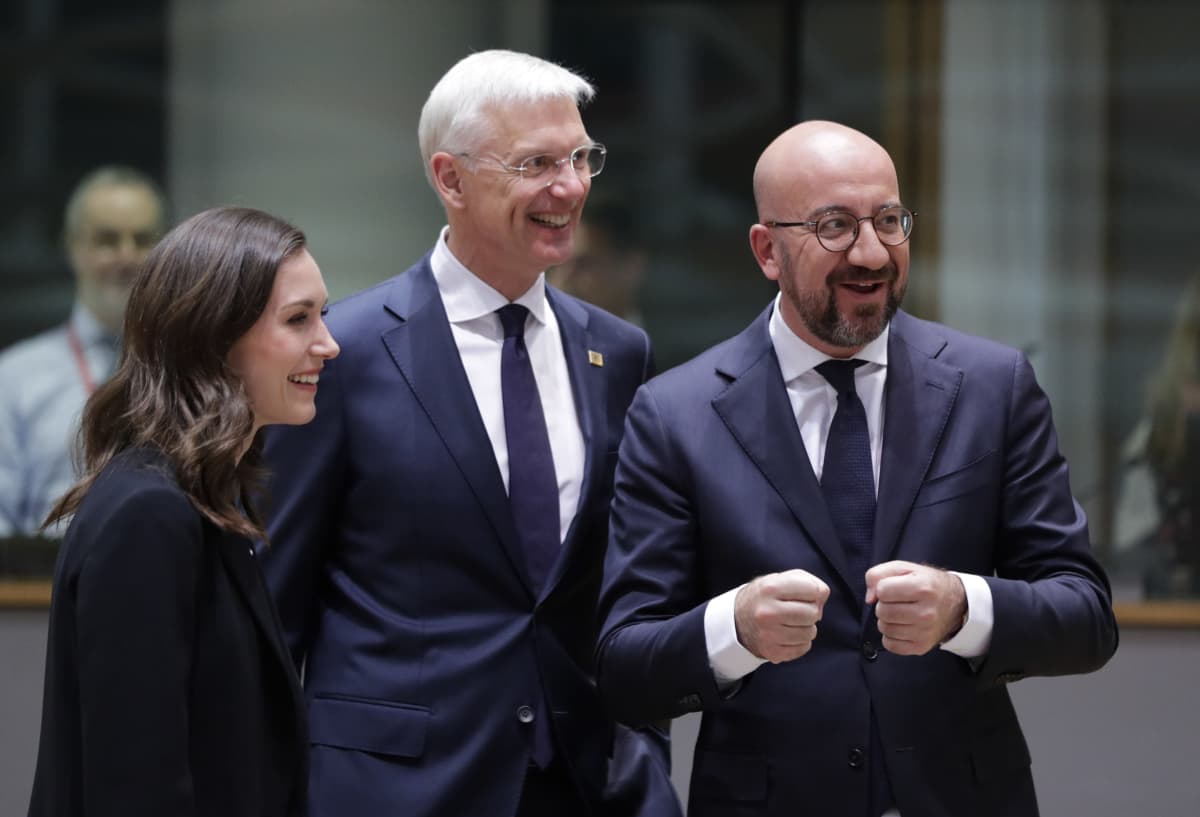 Sanna Marin EU:n huippukokouksessa Brysselissä. 