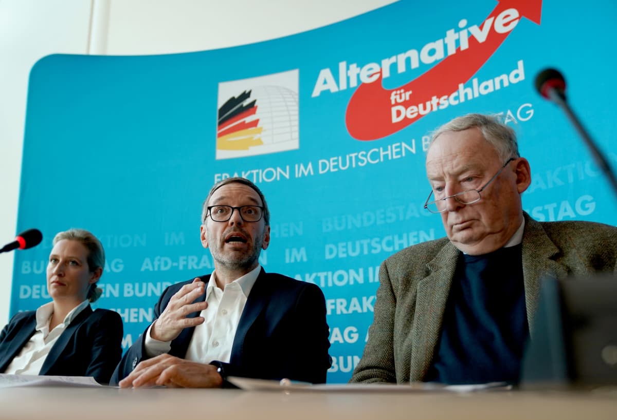 Vaihtoehto Saksalle -puolueen liittopäiväryhmän toinen puheenjohtaja Alice Weidel (vas), Itävallan Vapauspuolueen puheenjohtaja Herbert Kickl sekä AfD:n toinen johtaja Alexander Gauland lehdistötilaisuudessa Berliinissä tammikuun lopussa.