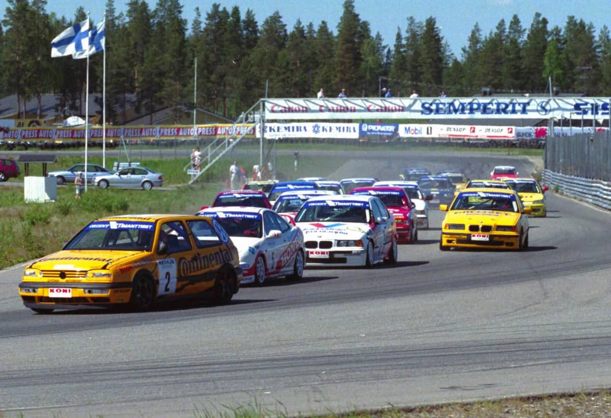 Sport 2000 -rata-autoiluluokan menoa Vetelin radalla kesällä 1998.