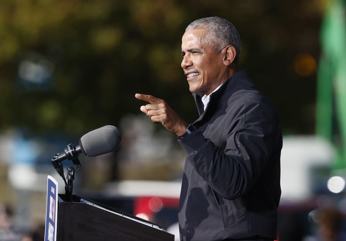 Yhdysvaltojen entinen presidentti Barack Obama puhui kampanjatilaisuudessa Atlantassa Georgiassa päivä ennen presidentinvaaleja 2. marraskuuta 2020.