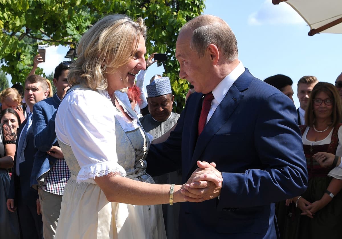 Vladimir Putin ja Karin Kneisslin