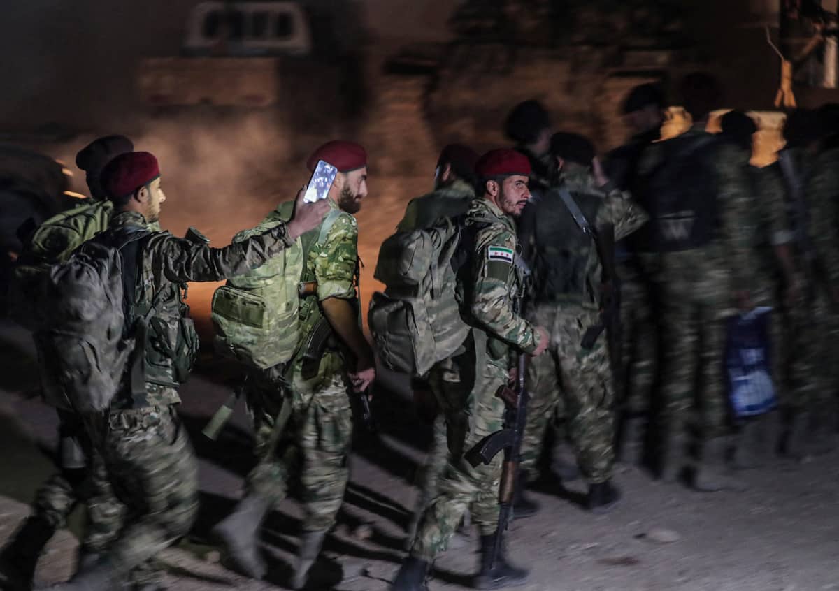 Turkin tukemia syyrian kapinaallisten joukkoja 13. lokakuuta Al-Babissa.
