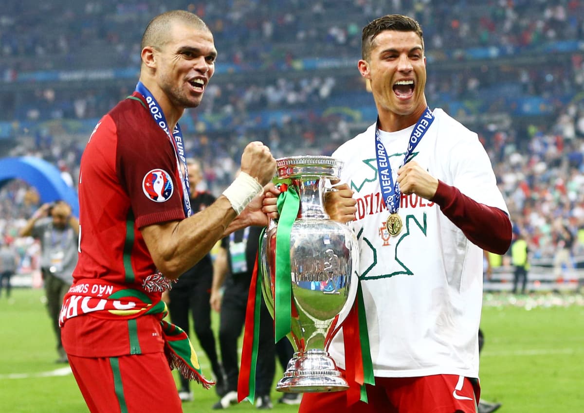 Pepe ja Cristiano Ronaldo juhlivat EM-kultaa