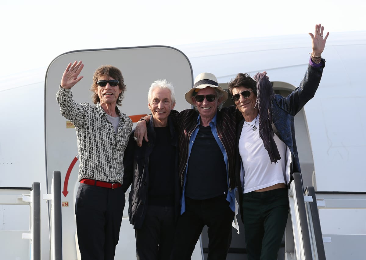 Rolling Stonesin jäsenet Mick Jagger (vas.), Charlie Watts, Keith Richards ja Ronnie Wood saapuivat Havannaan, Kuubaan torstaina 24. maaliskuuta.