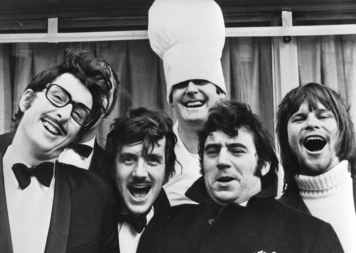 Miksi Monty Python Naurattaa Suomen Ensimmainen Python Tohtori Kertoo Yle Uutiset Yle Fi
