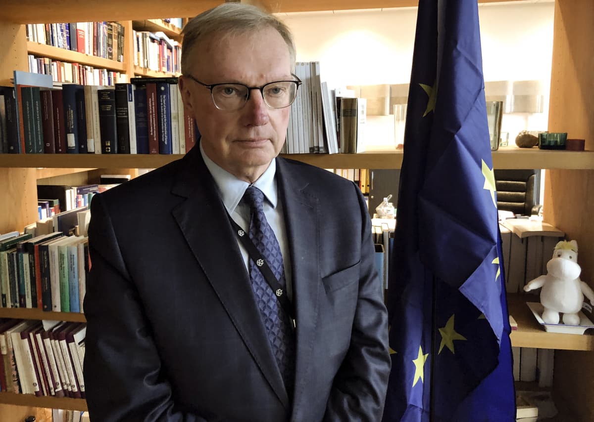 Euroopan unionin tuomioistuimen tuomari Allan Rosas työhuoneessaan Luxemburgissa marraskuussa 2018.