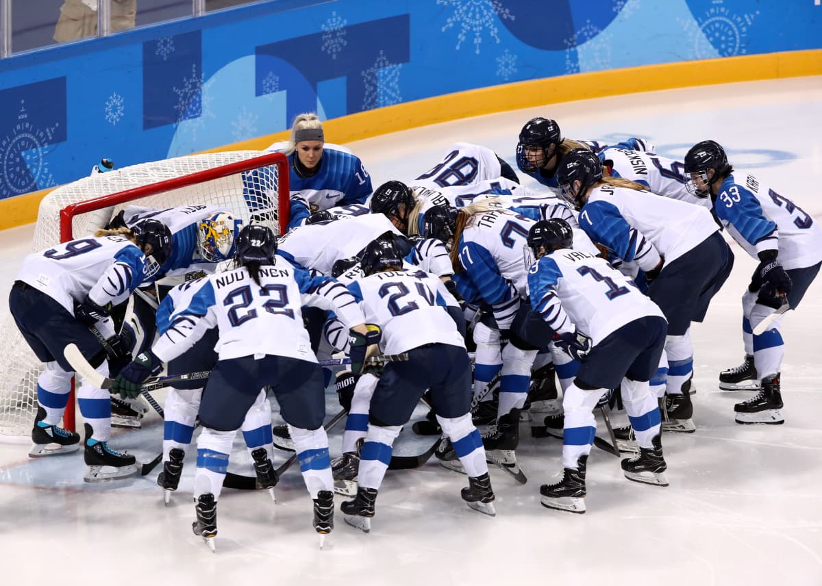 Jääkiekkoliitto otti tyttö- ja naiskiekon kehittämisen uudeksi  painopisteekseen uudelle olympiadille – Naisleijonien arjessa muutoksia ei  ole luvassa