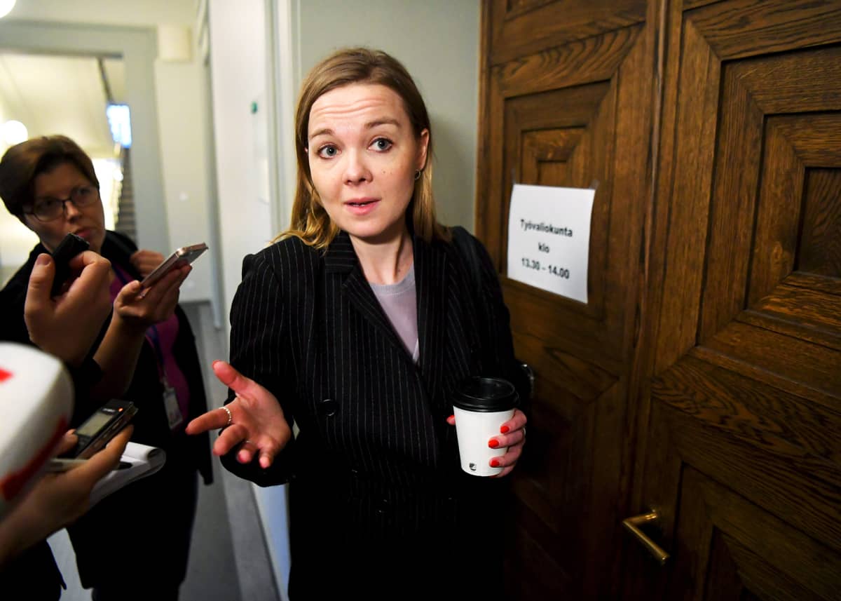Keskustan puheenjohtaja, valtiovarainministeri Katri Kulmuni Keskustan eduskuntaryhmän kokouksessa Helsingissä 12. joulukuuta