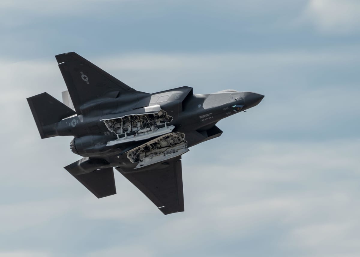 Ilmavoimien uusi F-35-hävittäjä on esillä Porin lentonäytöksessä | Yle  Uutiset