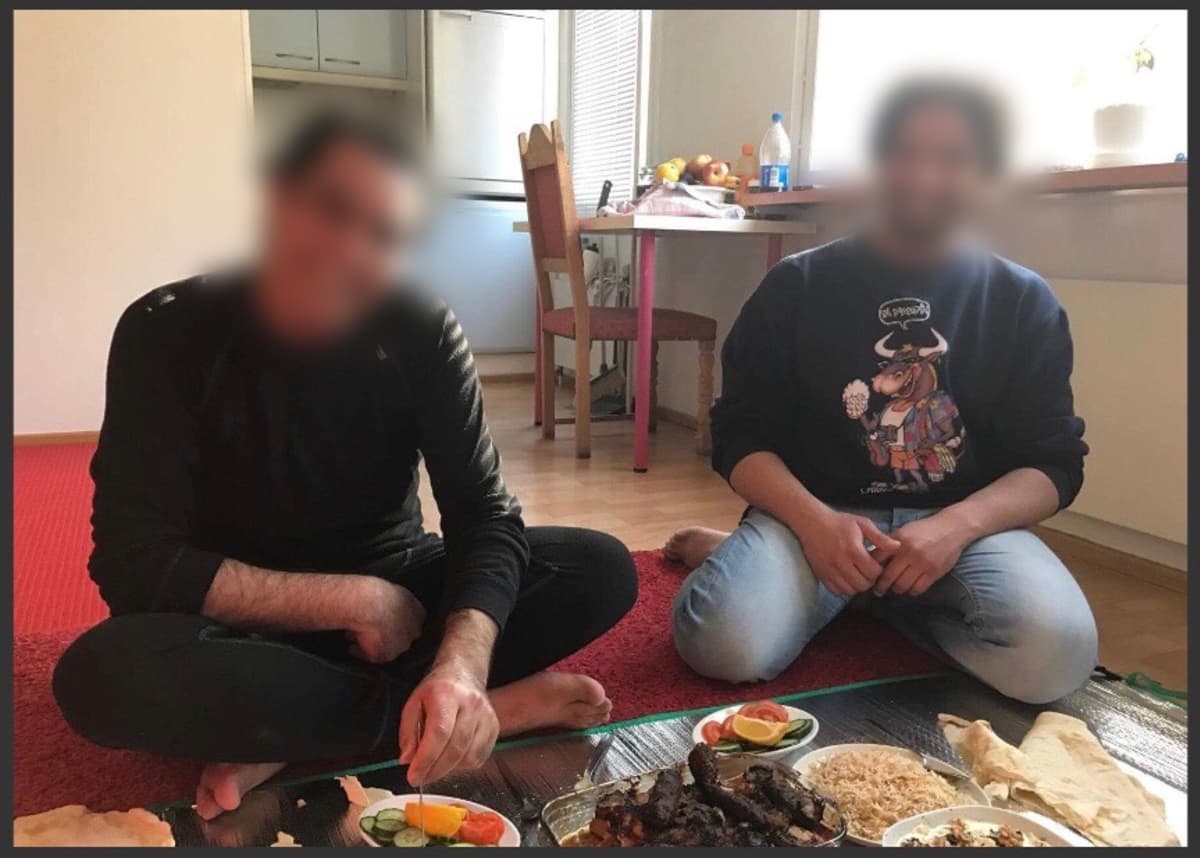 Ali miehen vielä ollessa Suomessa (kuvassa vasemmalla).