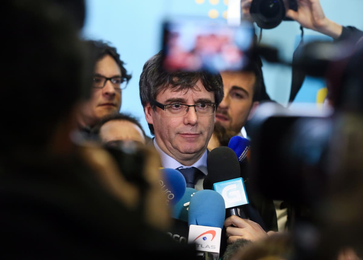 Katalonian entinen aluejohtaja Carles Puigdemont lehdistötilaisuudessa Belgiassa tammikuussa.
