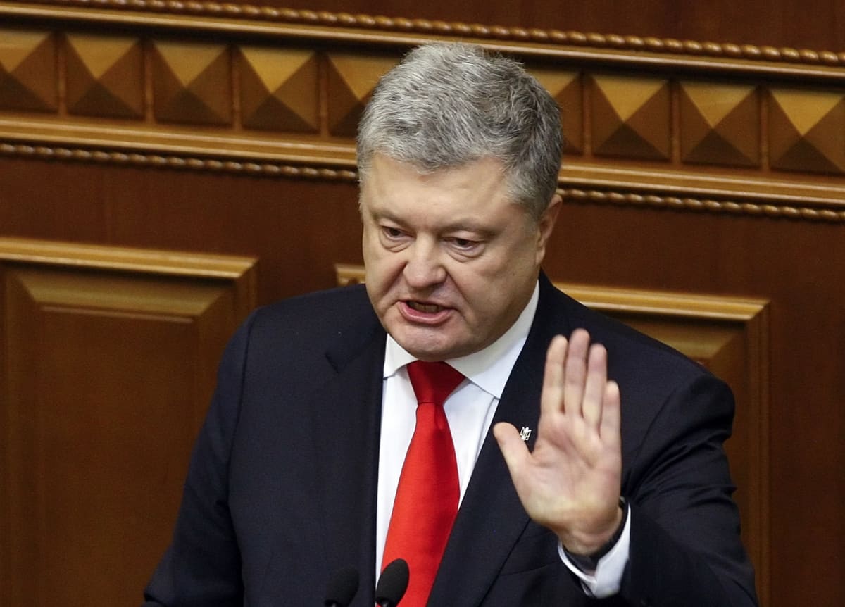 Ukrainan presidentti Petro Porošenko parlamentissa Kiovassa maanantaina 26. marraskuuta.