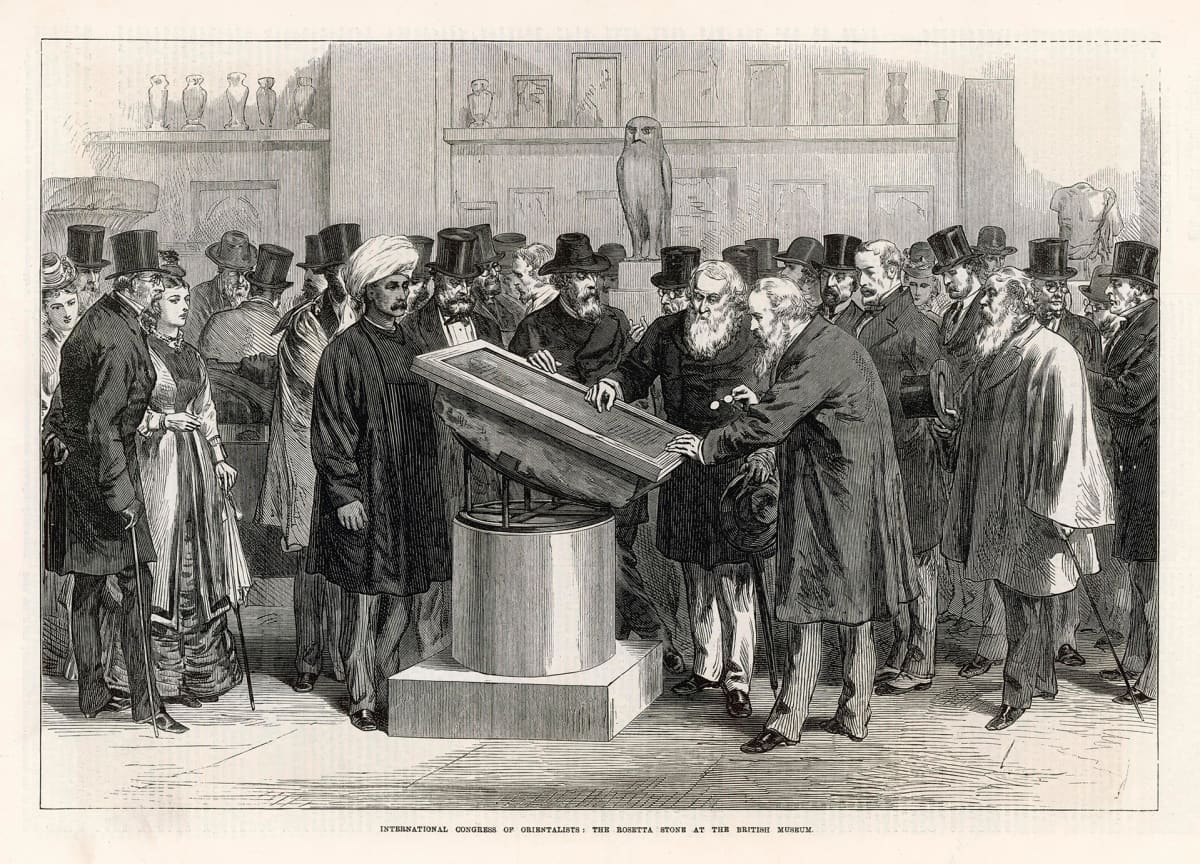 Illustrated London News -lehdessä julkaistiin vuonna 1874 piirroskuvitus, jossa kansainväliseen tapaamiseen osallistuneet tutkijat tarkastelivat Rosettan kiveä.