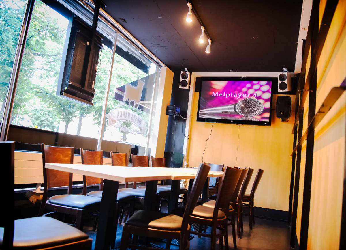 Ravintola Mustan härän erillinen karaoke-huone