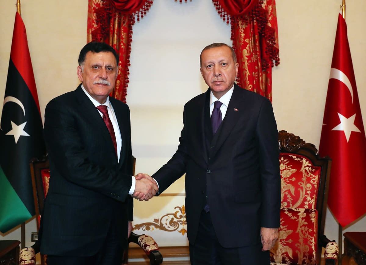 Turkin presidentti Recep Tayyip Erdoğan tapasi Libyan pääministerin Fayez al-Sarrajin Istanbulissa sunnuntaina.