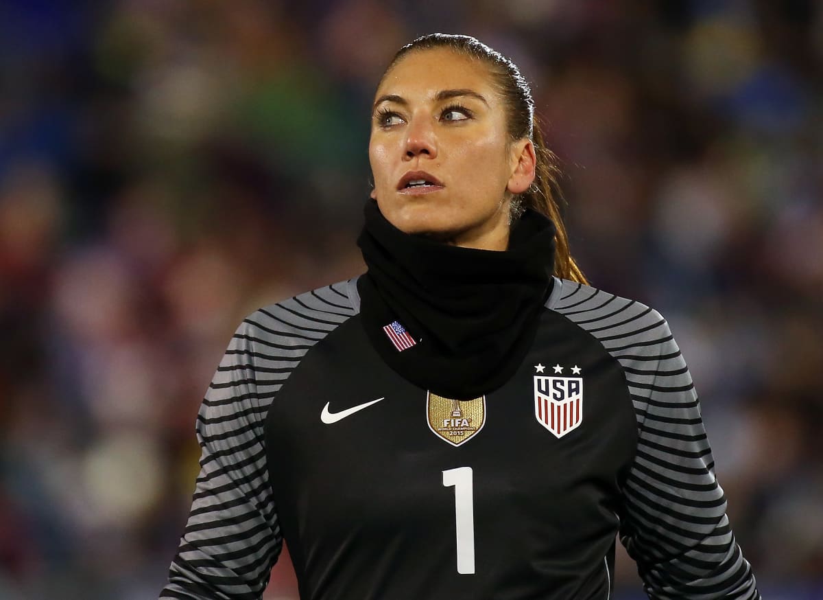 USAn maalivahtilegenda Hope Solo ylistää Englannin tähtipuolustajaa