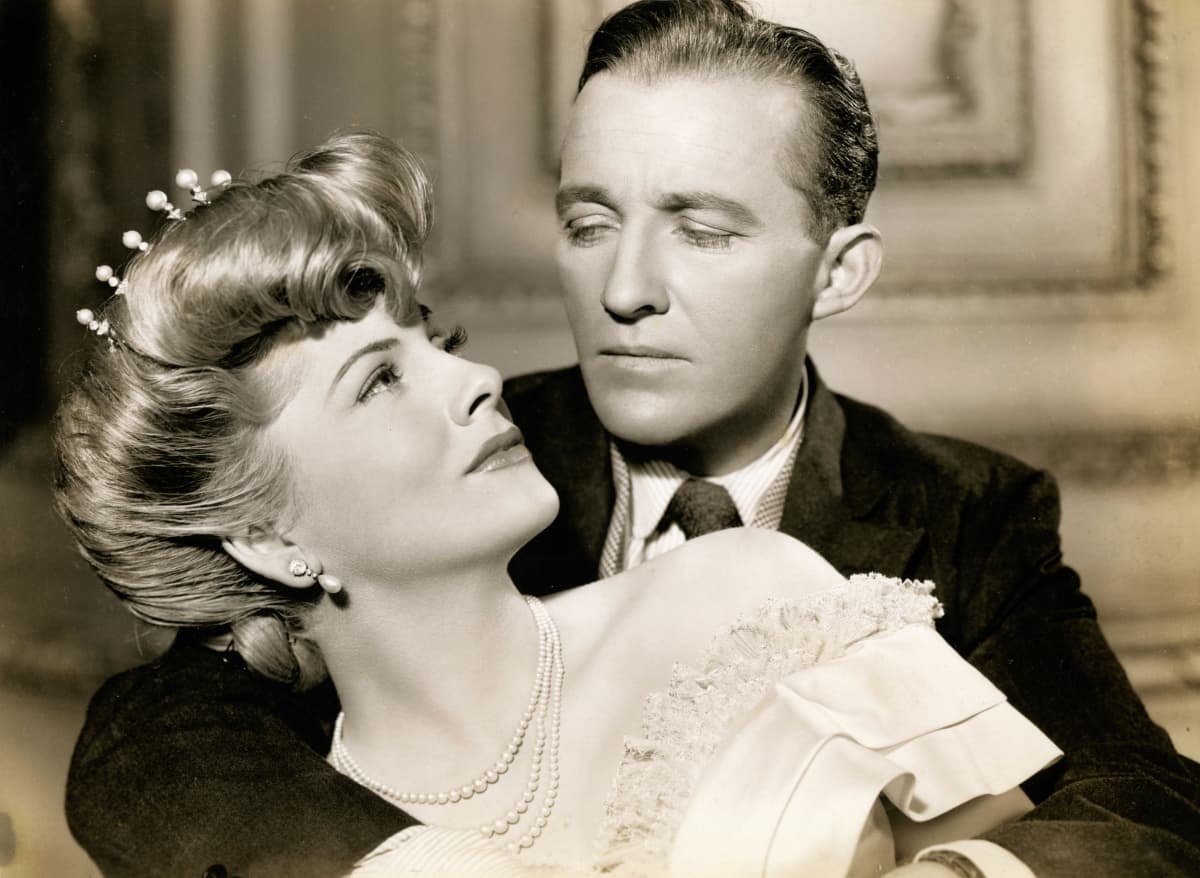 Näyttelijä, laulaja Bing Crosby ja Joan Fontaine musiikkielokuvassa The Emperor Walz