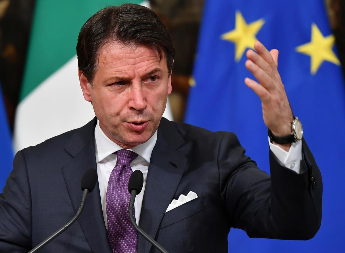 Italian pääministeri Giuseppe Conte uhkasi viime perjantaina erota tehtävästään, jos hallituspuolueet Lega ja Viiden tähden liike eivät hillitse keskinäistä riitelyään esimerkiksi suhteessa budjettivajeeseen.