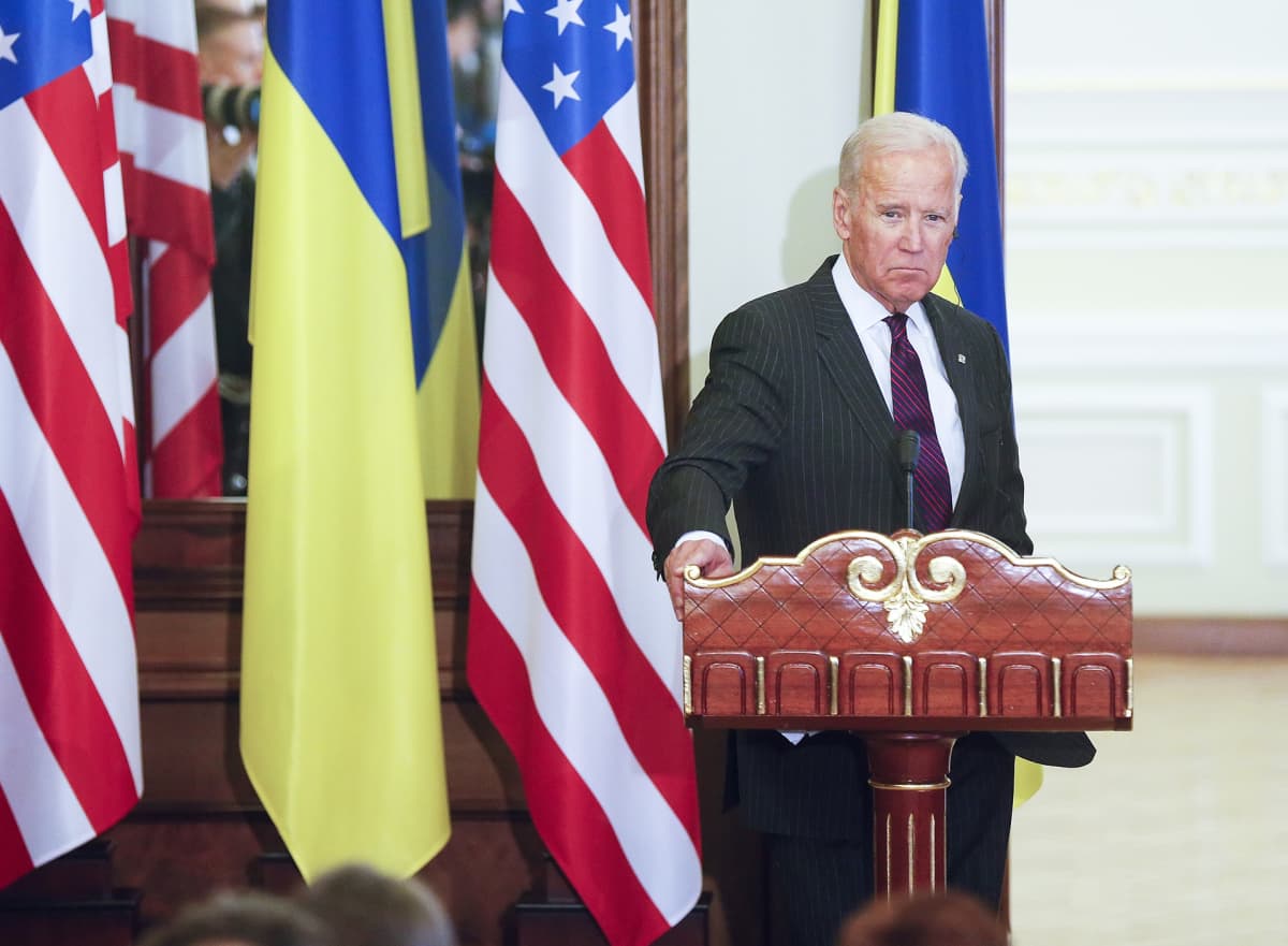 Joe Biden varapresidenttinä vierailulla Ukrainassa