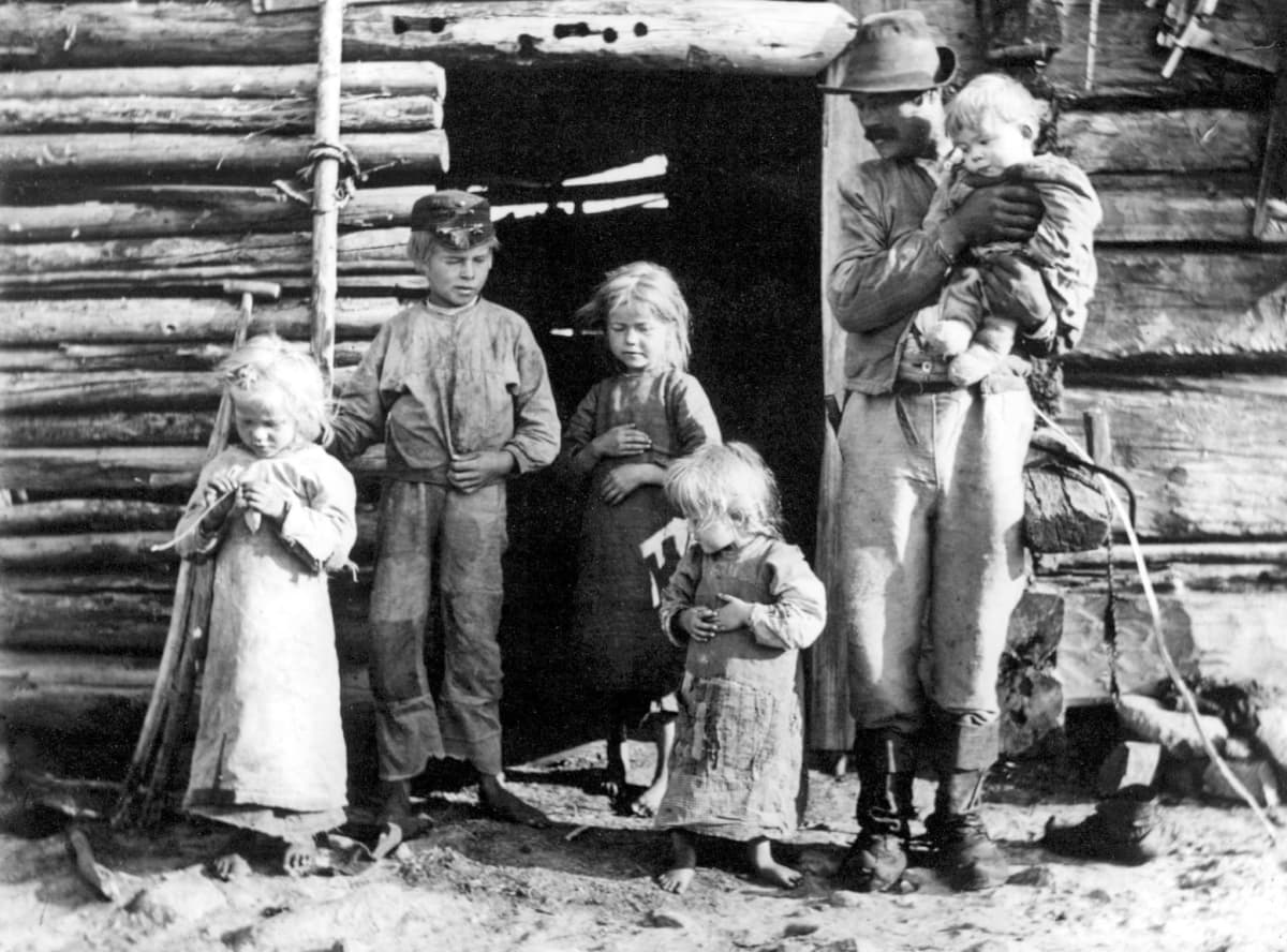 Nälkä, pelko ja vihapuhe eli miksi Suomessa alkoi sata vuotta sitten  sisällissota – vuoden 1917 opetukset