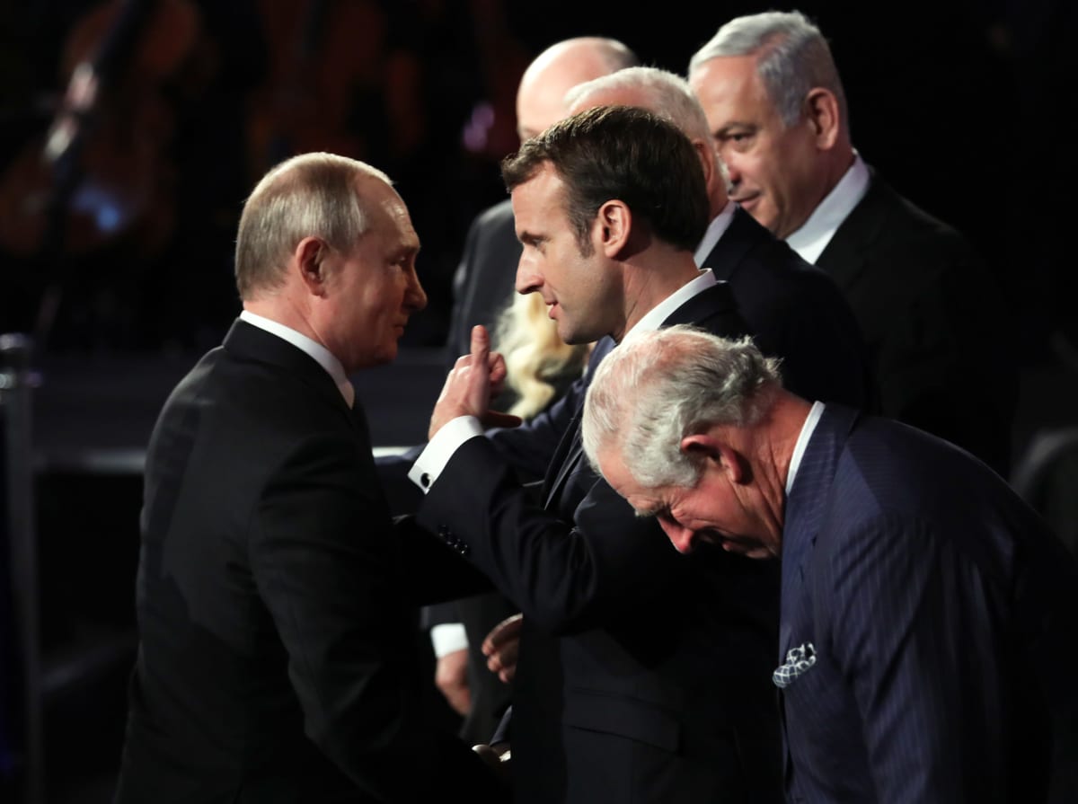Presidentti Vladimir Putin esitti Ranskan presidentille, Emmanuel Macronille YK:n pysyvien jäsenmaiden kokousta Jerusalemissa, holokaustin muistotilaisuudessa.