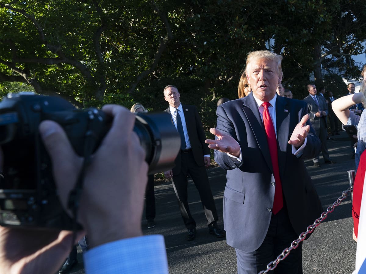 Presidentti Donald Trump syyttää toimittajia ja kuvaajia valeuutisoinnista  kongressin picnic-tapahtumassa Valkoisen talon pihalla