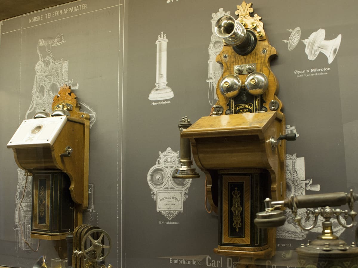 1800-luvun puhelimia museossa.