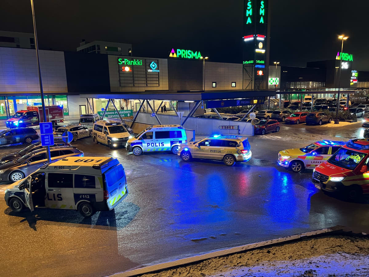 Yksi henkilö kuoli puukotuksessa Tampereen Lielahden Prisman edustalla –  näin vartija kuvailee tilannetta