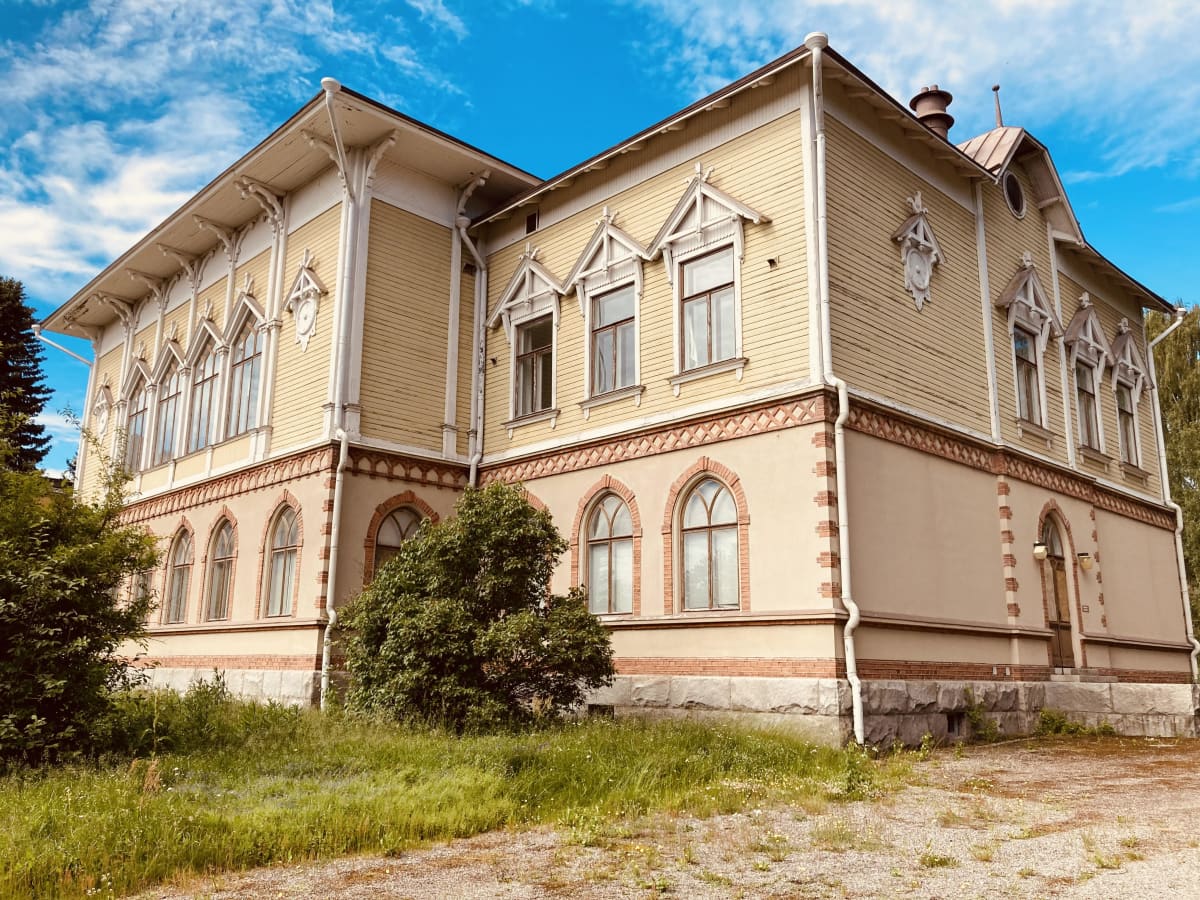 Heinola aikoo myydä kaupungintalon ja muuttaa vuokralle Seminaarin vanhaan  päärakennukseen | Yle Uutiset