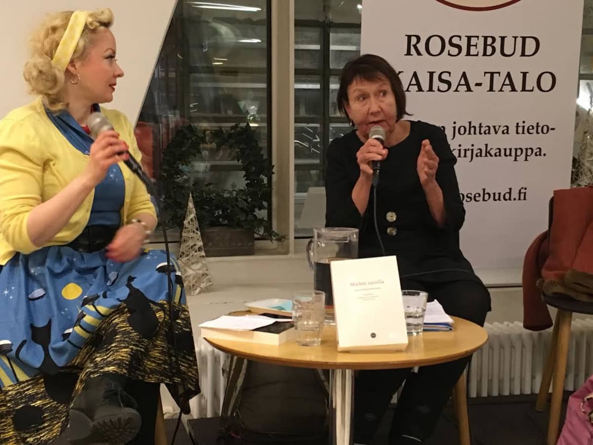Jeena Rancken interviewing Professor Marja-Liisa Honkasalo (right).