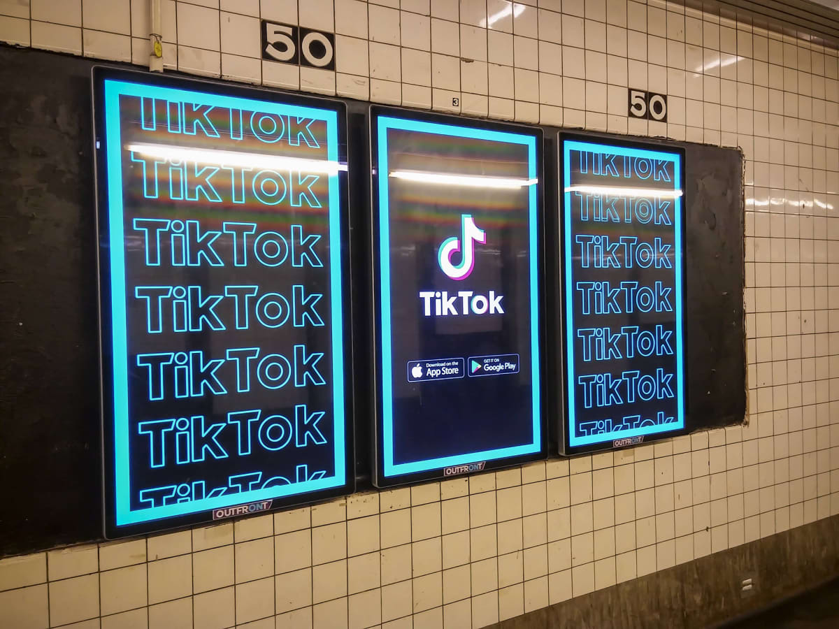 Tiktok mainoksia metroasemalla New Yorkissa.