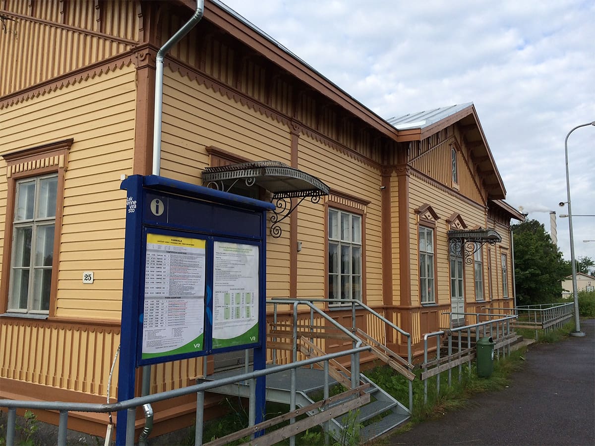 Vammalan suojeltu vanha rautatieasema kuntoutuu pieteetillä työttömille |  Yle Uutiset