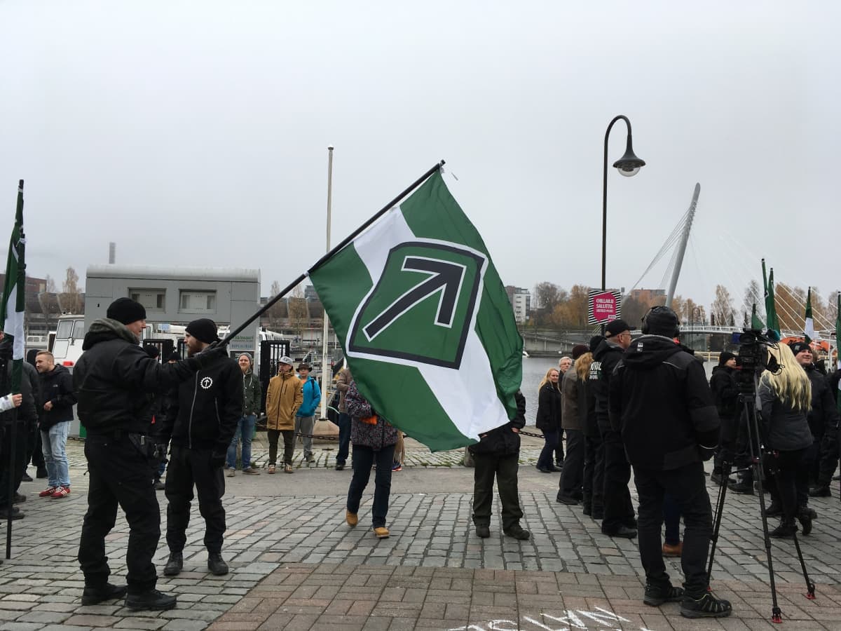 Pohjoismaiden vastarintaliikkeen mielenosoitus Tampereen Laukontorilla