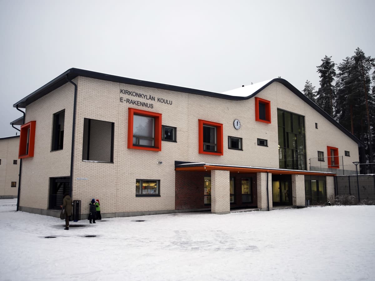 Laukaan Kirkonkylän koulu.