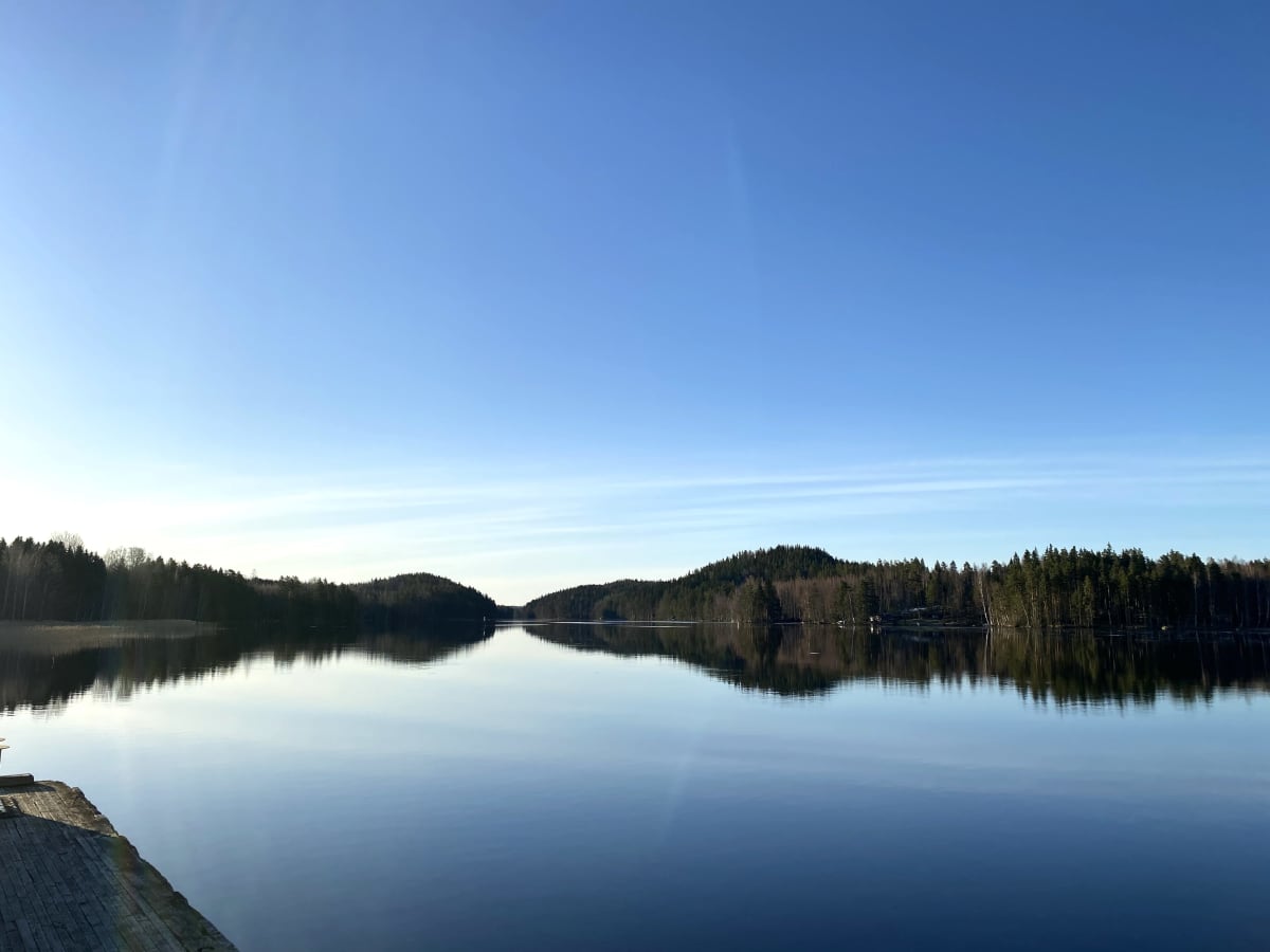 Kymijoki Asikkalan Kalkkisissa kirkkaana kevätaamuna kuvattuna.