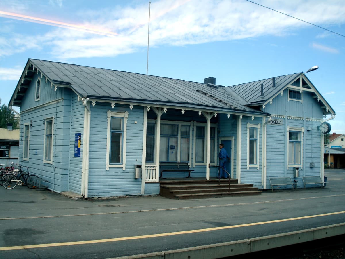 Jokelan asema sijaitsee Tuusulan pohjoisosassa Helsinki–Riihimäki-rautatien varrella.
