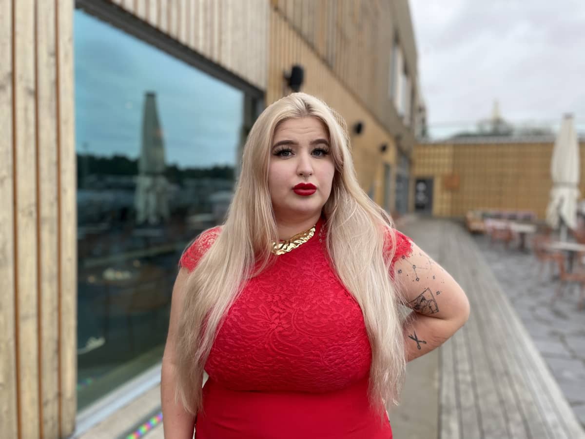 Seksityöläinen Anna Roininen kauhistui, kun oli menettää elantonsa Onlyfansin pornokiellon takia Seksityöläinen Anna Roininen kauhistui, kun oli menettää elantonsa Onlyfansin pornokiellon takia