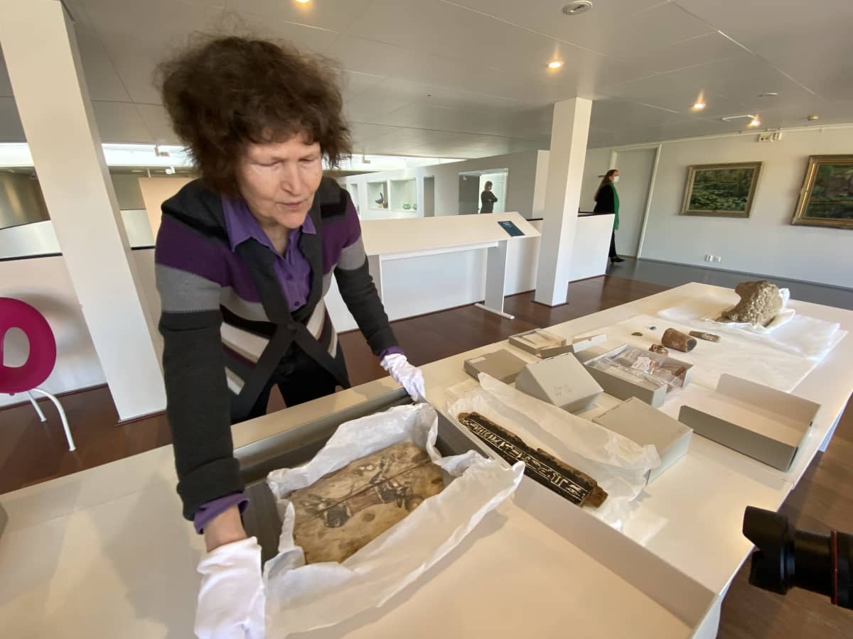 Yli kaksisataa esinettä tuhansien vuosien takaa: yksi Suomen laajimmista  Egypti-kokoelmista on nyt esillä Riihimäellä