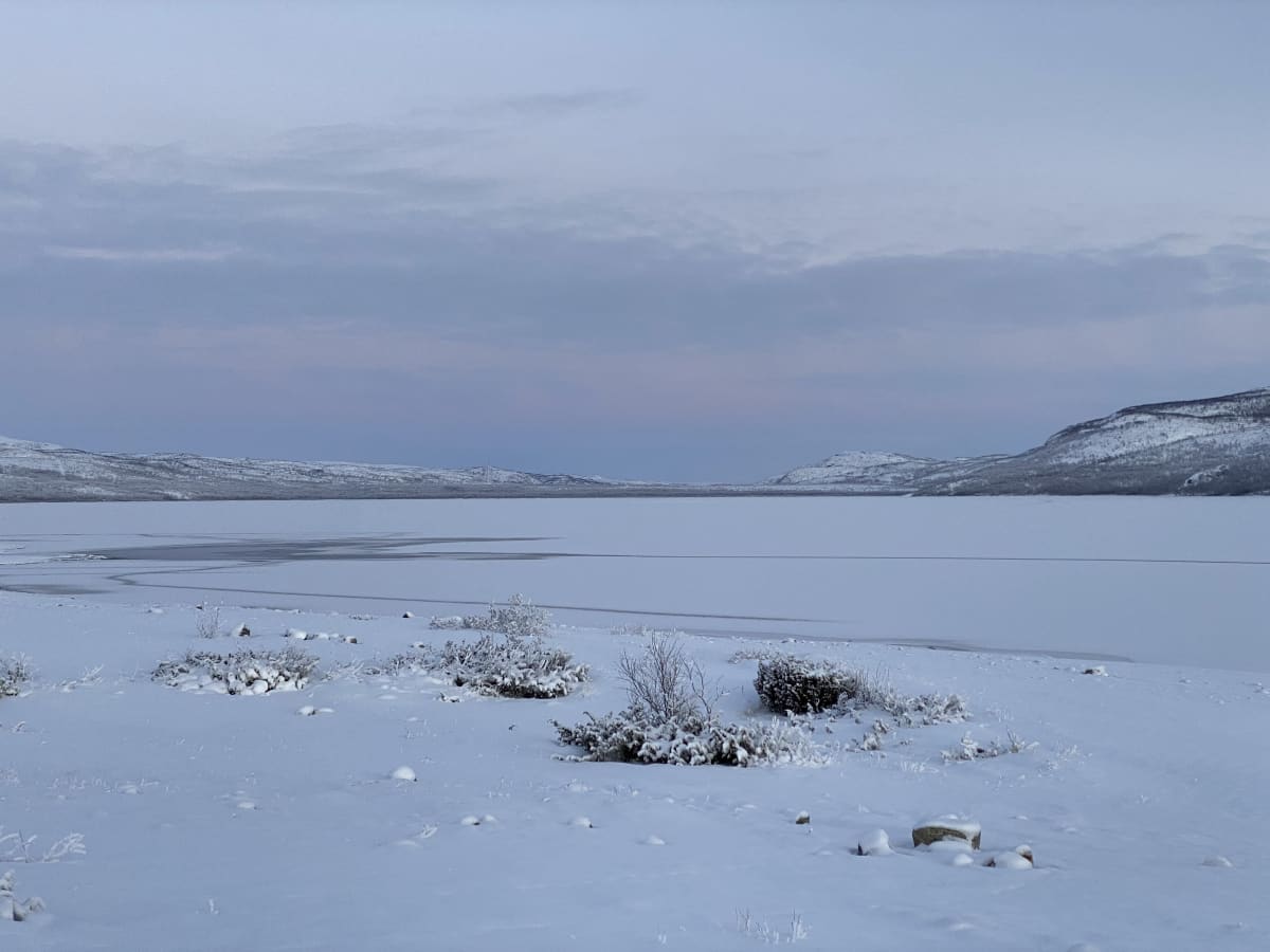 Jäässä oleva Pulmankijärvi.
