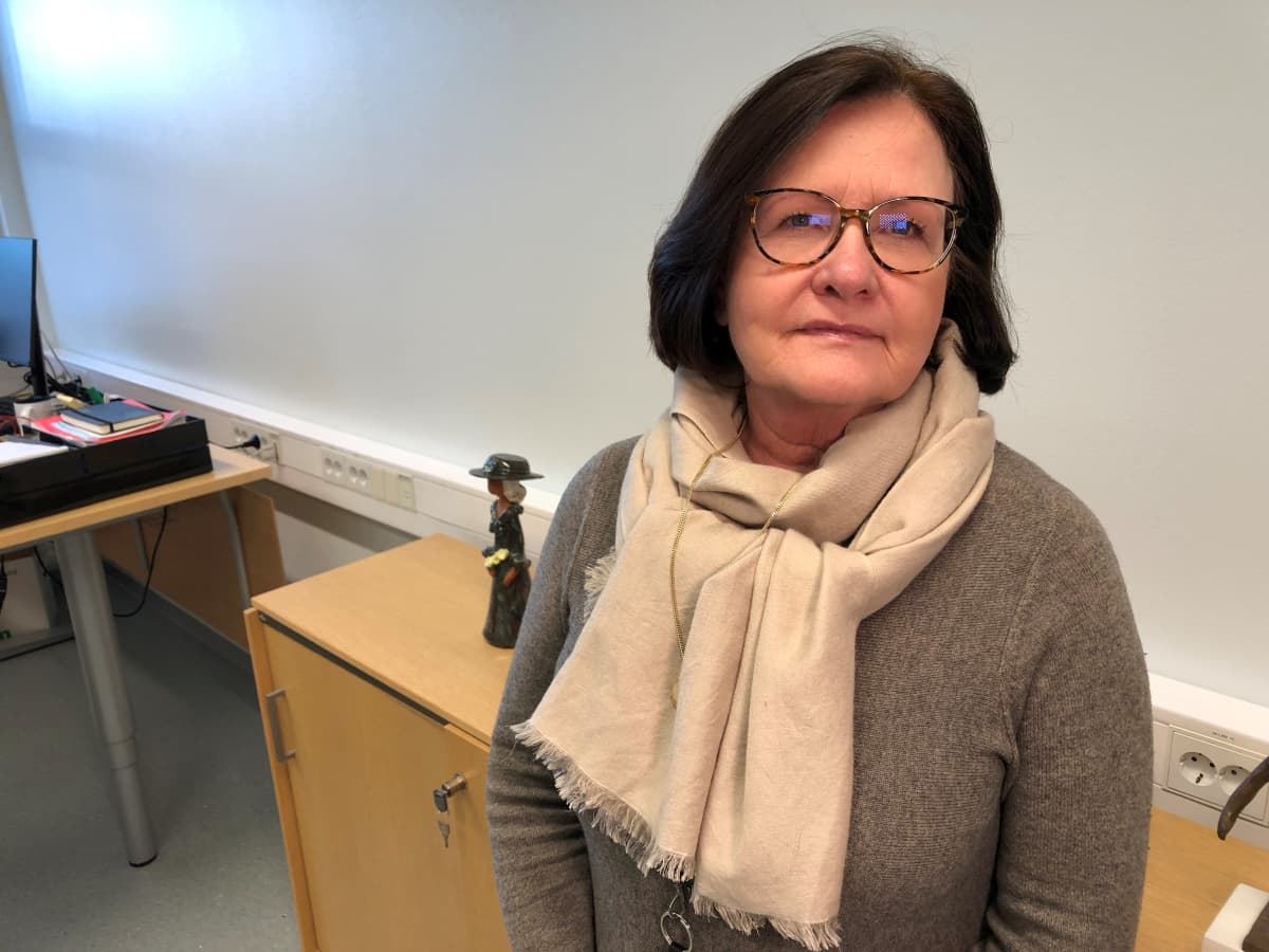 Turun kaupungin sosiaali- ja terveysjohtaja Riitta Liuksa työhuoneessaan.
