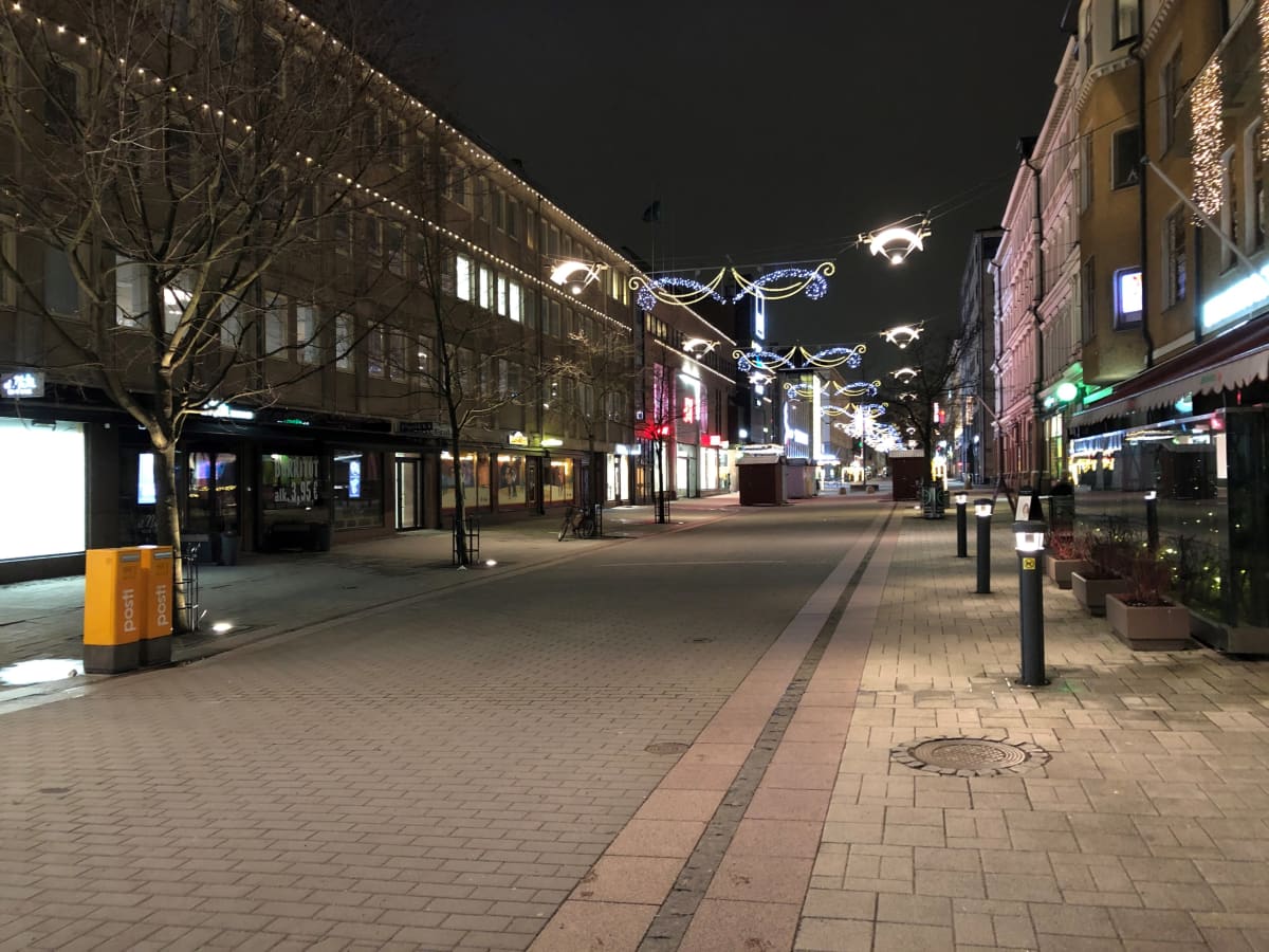 Kävelykatu tyhjänä Turun keskustassa 12.1.2022.