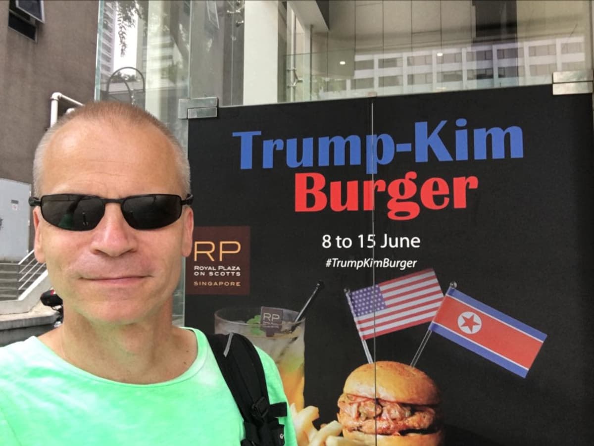Trumpin ja Pohjois-Korean johtajan huippukokouksessa Singaporessa kesäkuussa 2018 mainostettiin Trump-Kim-hampurilaista. 