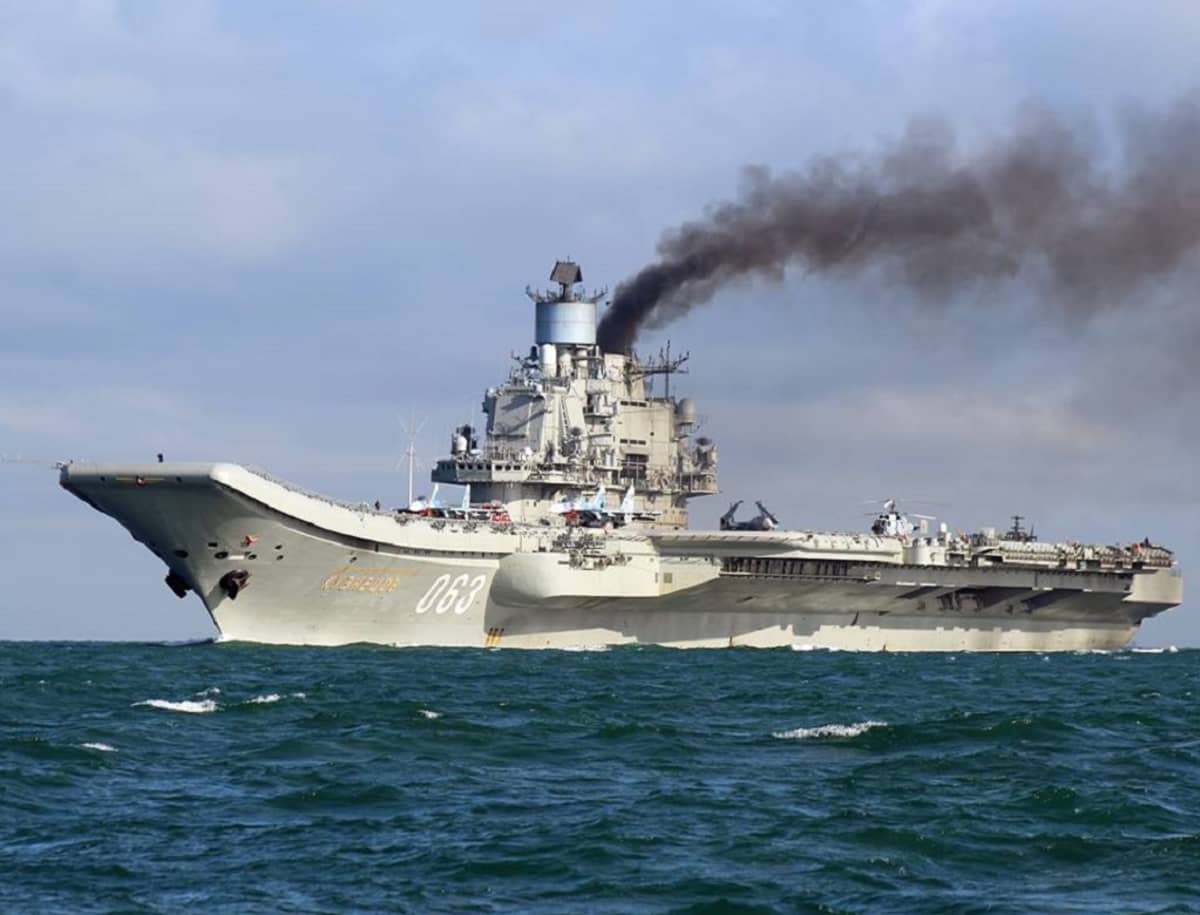 Kuvassa lentotukialus Amiraali Kuznetsov. 