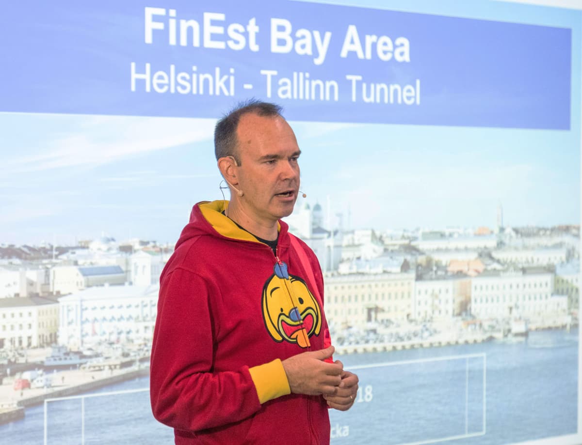 Peter Vesterbacka esittelemässä Tallinna-tunnelihanketta tammikuussa 2018.