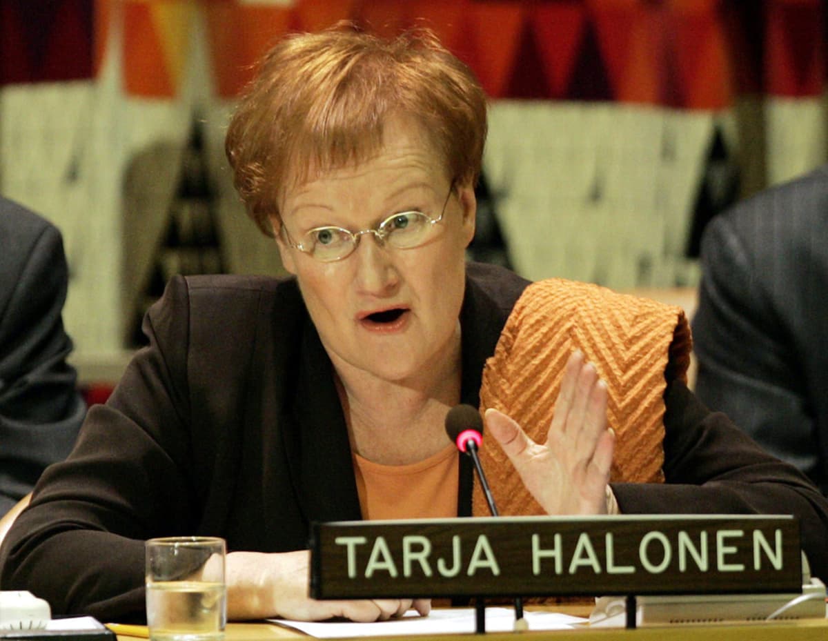 epa000279058 Finland's President Tarja Halonen gestures as she addressesd the high level meeting entitled 'A Fair Globalization Implementing the United Nations Millennium Declaration' at UN Headquarters in New York City Monday 20 September 2004. The General Debate of the General Assembly begins Tuesday 21 September at UN Headquarters