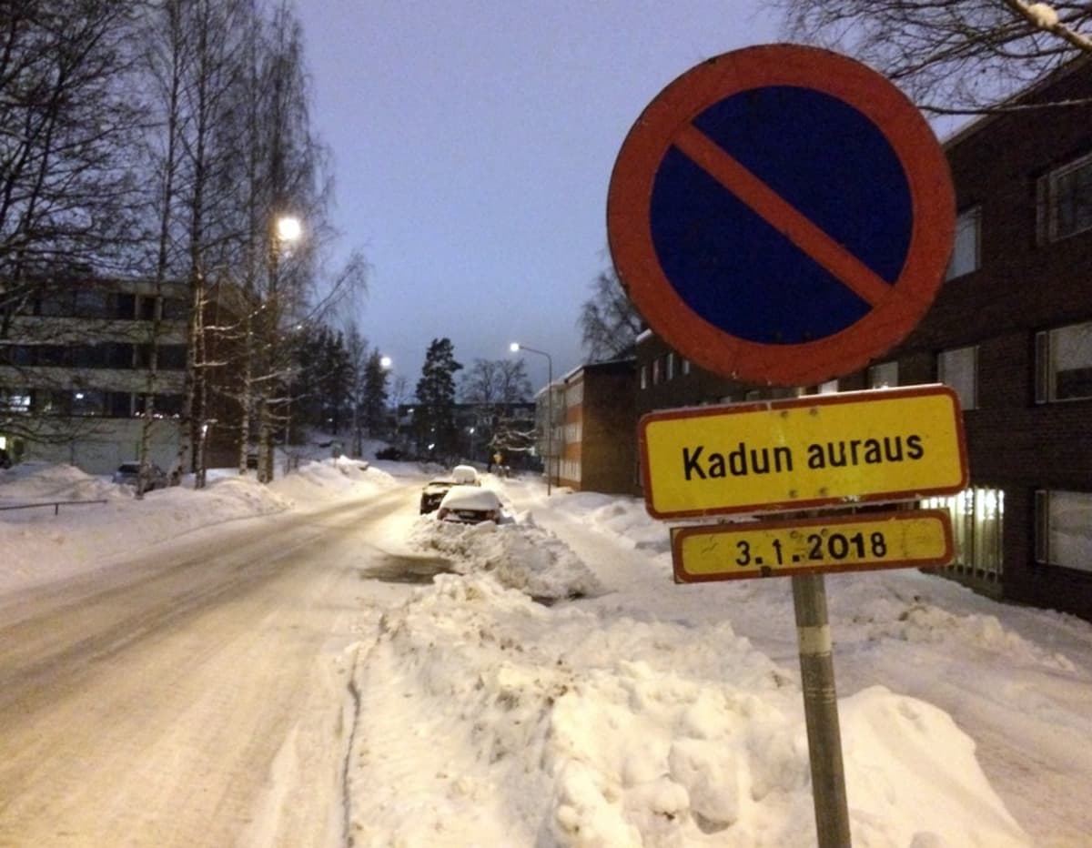 Kuopion katuja aurataan lumesta – muista siirtää autosi näiltä kaduilta,  jos haluat välttyä sakoilta | Yle Uutiset
